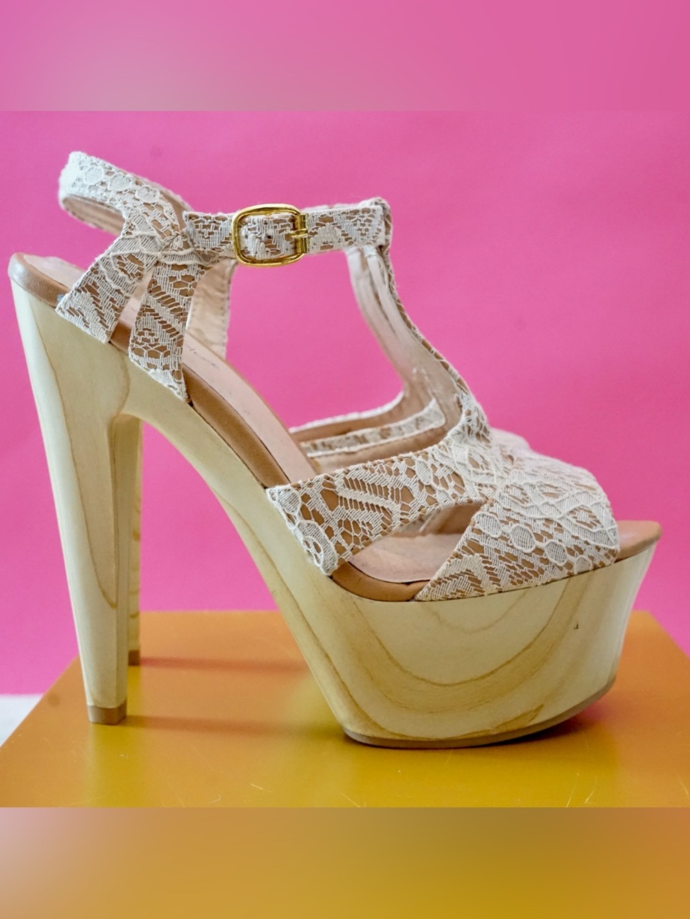 ShoeDazzle Lace T-Strap Wood Platform Stiletto Heels White Cream 9.5 Excellent